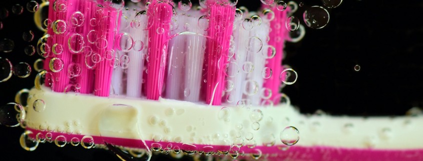 Сколько микробов на вашей зубной щетке? 1